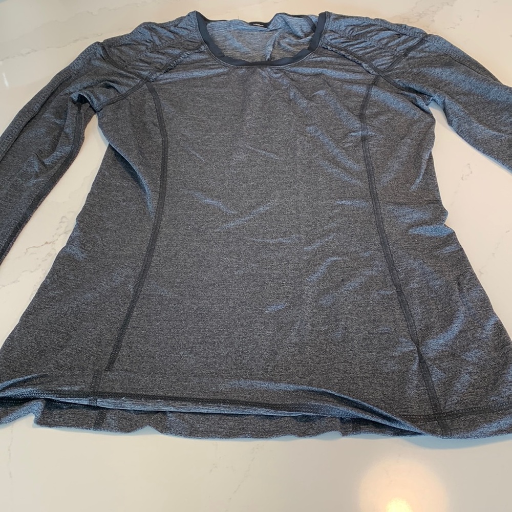 RARE Lululemon SUN protection Long Sleeve  size : 6